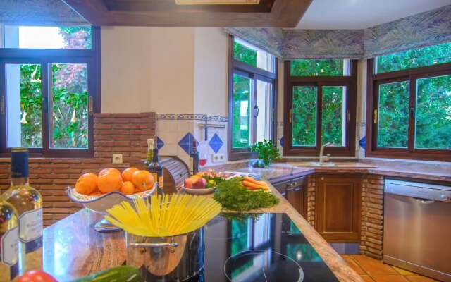 Twelve guest 6bedrooms Villa Montecarlo