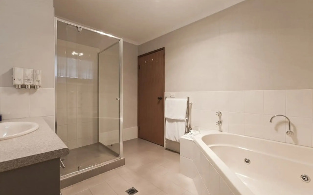 Hume Country Motor Inn