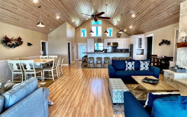 Gulf Pearl by RedAwning