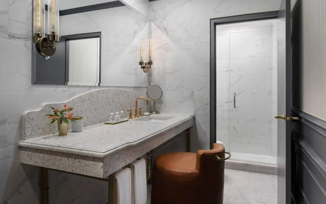 The Drake Oak Brook, Autograph Collection