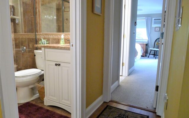 112 Chilton - 2 Bedroom Condo