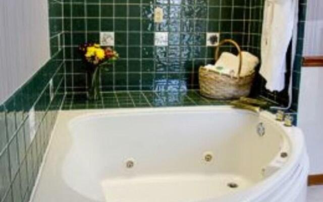 Red Bud Cove Bed & Breakfast Suites