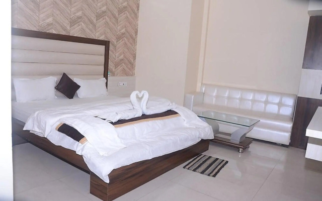 Hotel Prakshi Palace