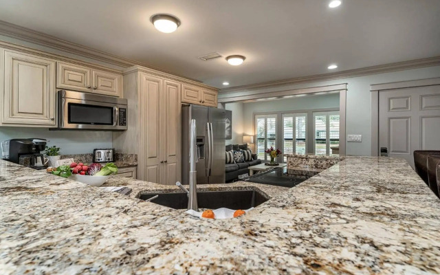 Augusta 552 - Sand Dollar Links