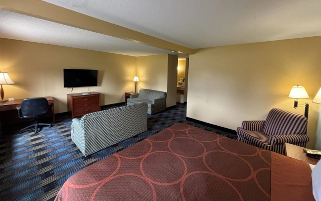 Super 8 by Wyndham Staunton