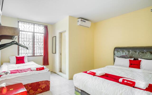 RedDoorz Plus near RSUD Dr. Pirngadi Medan 2