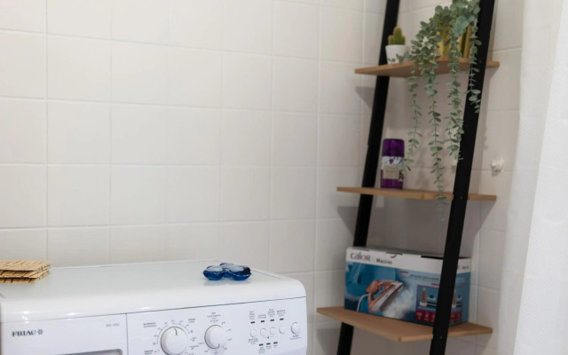 SHS HOMES- 3 BEDROOM, KITCHEN, WIFI, WORKSPACE, COFFEE, Central