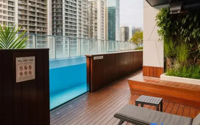 Skyline Bayview Suite