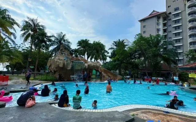 Beachfront Bliss with 3BR Sea View Glory Beach PD – Pool – Port Dickson