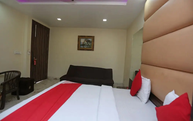 Hotel Samrat BY OYO Rooms