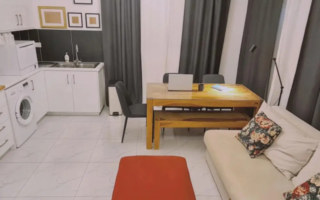 98 LIM - Stay W Apartment