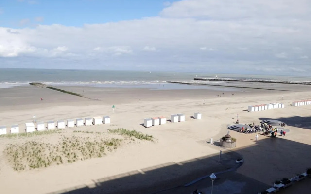 Coastal Comfort With Garage