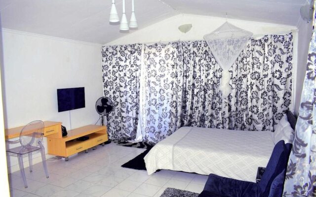 Spendwise Lodge and Apartments