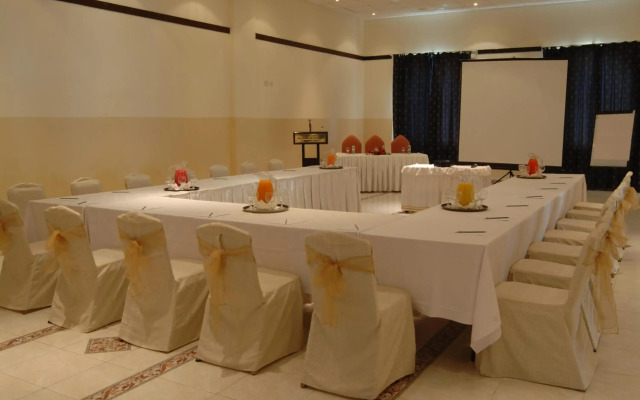 Al Falaj Hotel