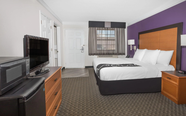 Baymont by Wyndham Greenville Woodruff Rd - Image 6