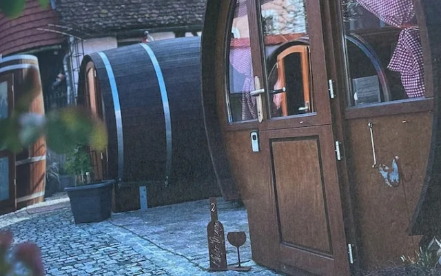 Schlafen im Weinfass