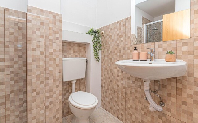 Amazing Home in Grebastica With Wifi and 4 Bedrooms