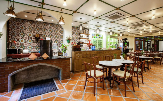 Woo Gallery and Boutique Hotel