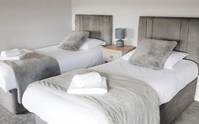 OYO The Kings Arms Broad Green Hotel