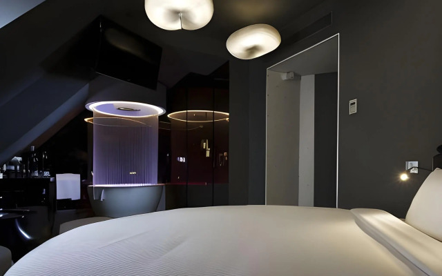 NEWHOTEL REPUBLIQUE (ex Albert's Hotel)