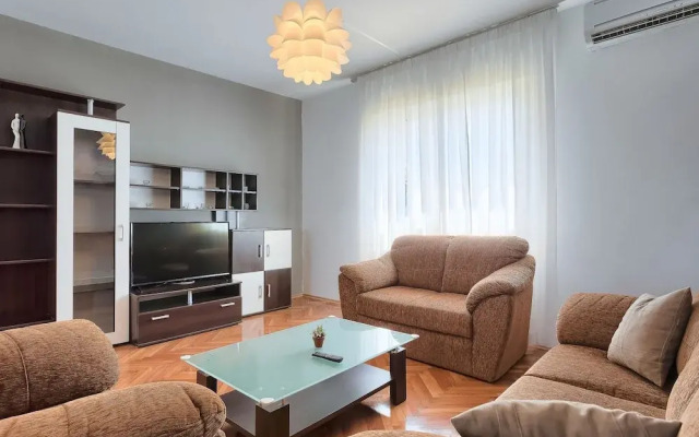 Rovere Pula in Pula With 2 Bedrooms and 1 5 Bathrooms