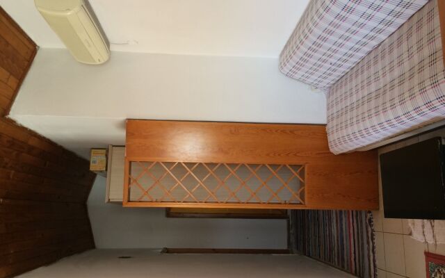 Parmis Rooms