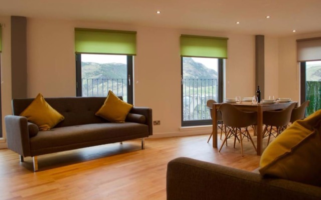 3 Bedroom Apartment With Private Roof Terrace