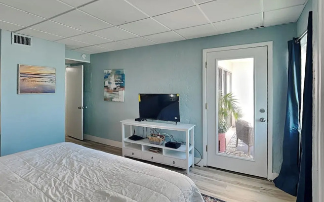 Sugar Beach #C27 - Going Panama