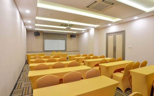 ZEN Rooms Basic Near Sunter Mall