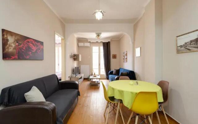 Private Pristine Balcony Home- Heart of the Center