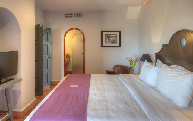 Alta Las Palomas Hotel