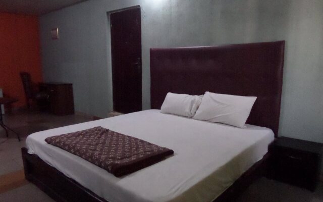 Metro Hotel Ajeigbe