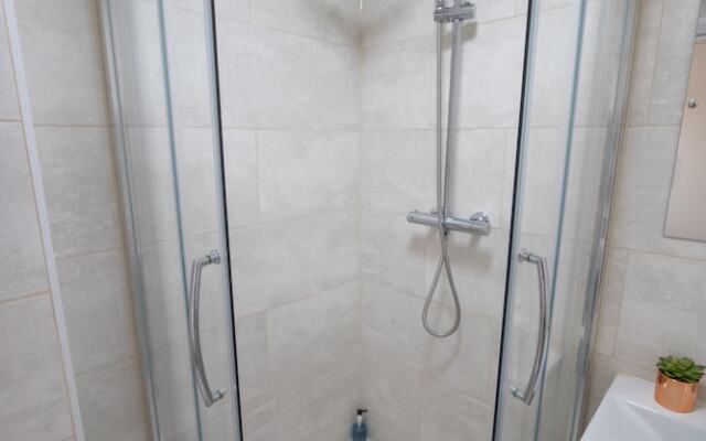 The Coach House by Riis Property