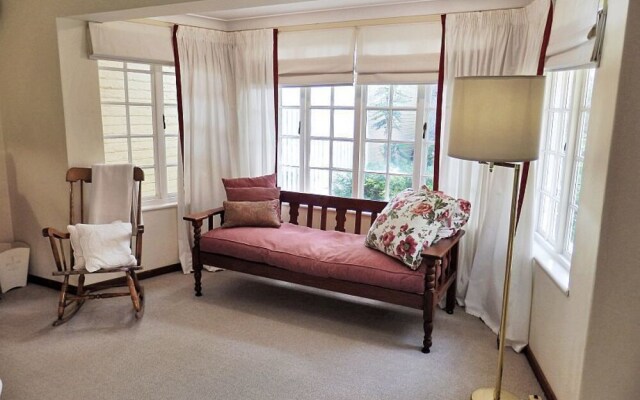 Pin Oaks Bed And Breakfast