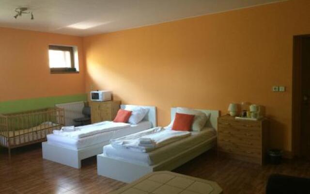 Villa Homestay Nad Helmrovkou