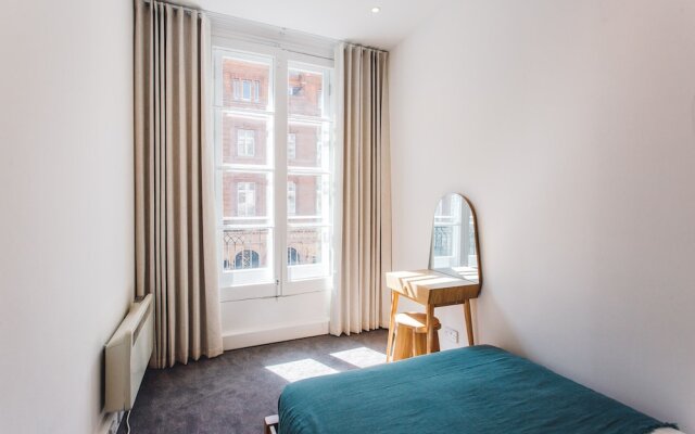 2 Bed Apartment Right on Trafalgar Square