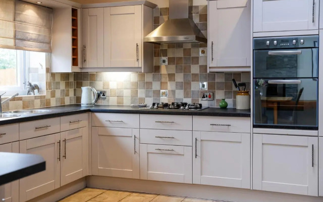 Stylish family home in desirable Penylan + Parking