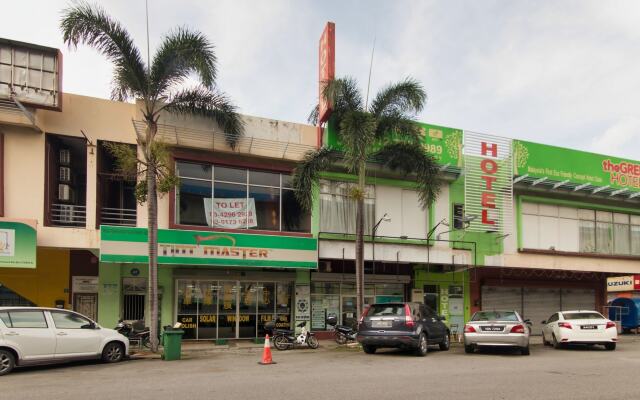 OYO 479 The Green Hotel