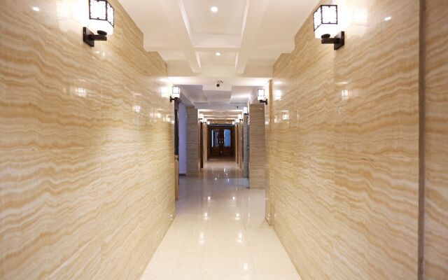 OYO 9855 Hotel Royal Suites