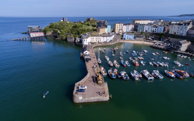 Gwynne House - 6 Bedroom - Tenby Harbour