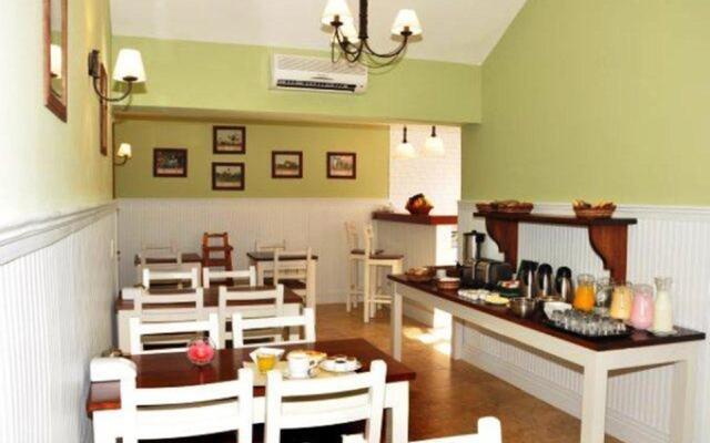 Hotel Ayres Colonia