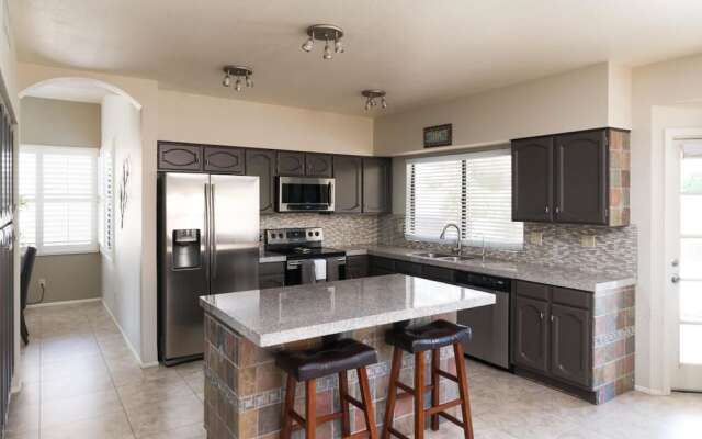 Scottsdale Serenity Pool  5Bd Sleeps 14