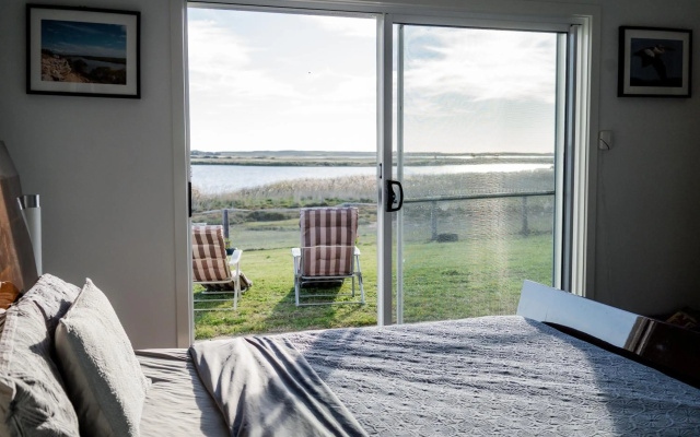 Coorong Island Retreat - Farm Stay at Pet Friendly Property – Guest Rooms – Meningie