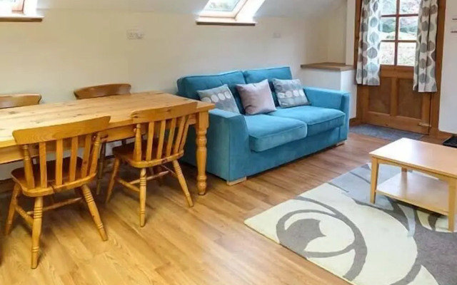 Lakefield Apartment