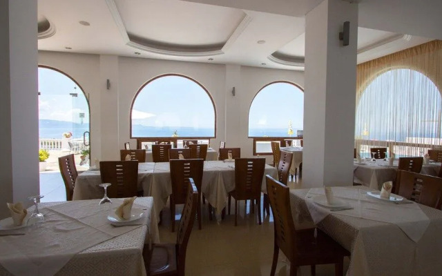 Paradise Lukova Hotel