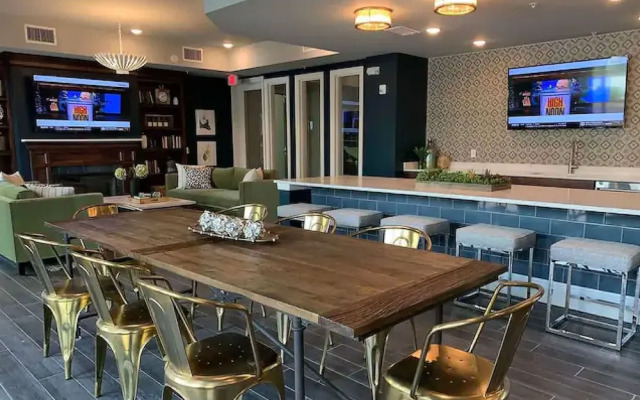 Stylish 2BR Family Apartment by Dtla