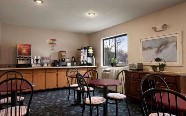 Super 8 Cromwell/Middletown
