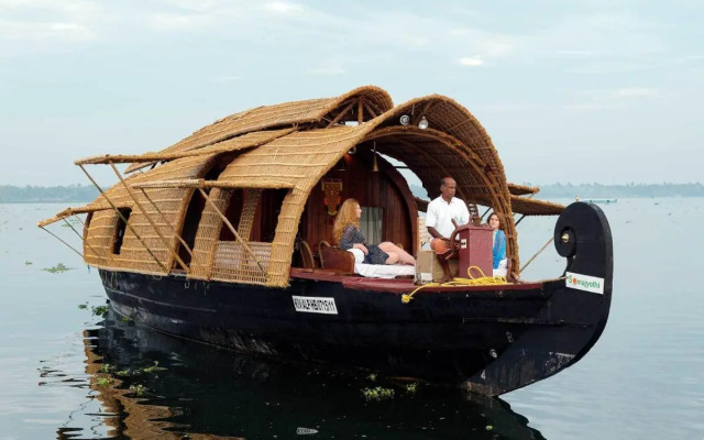 Soma Houseboat