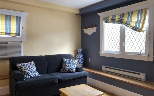 Leaside Manor by The Leaside Group