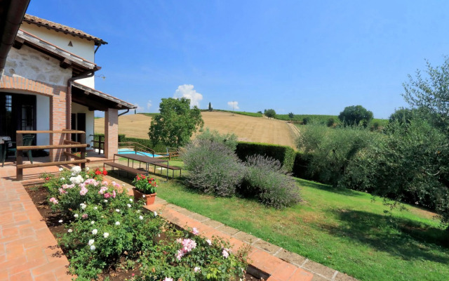 Trianon Country